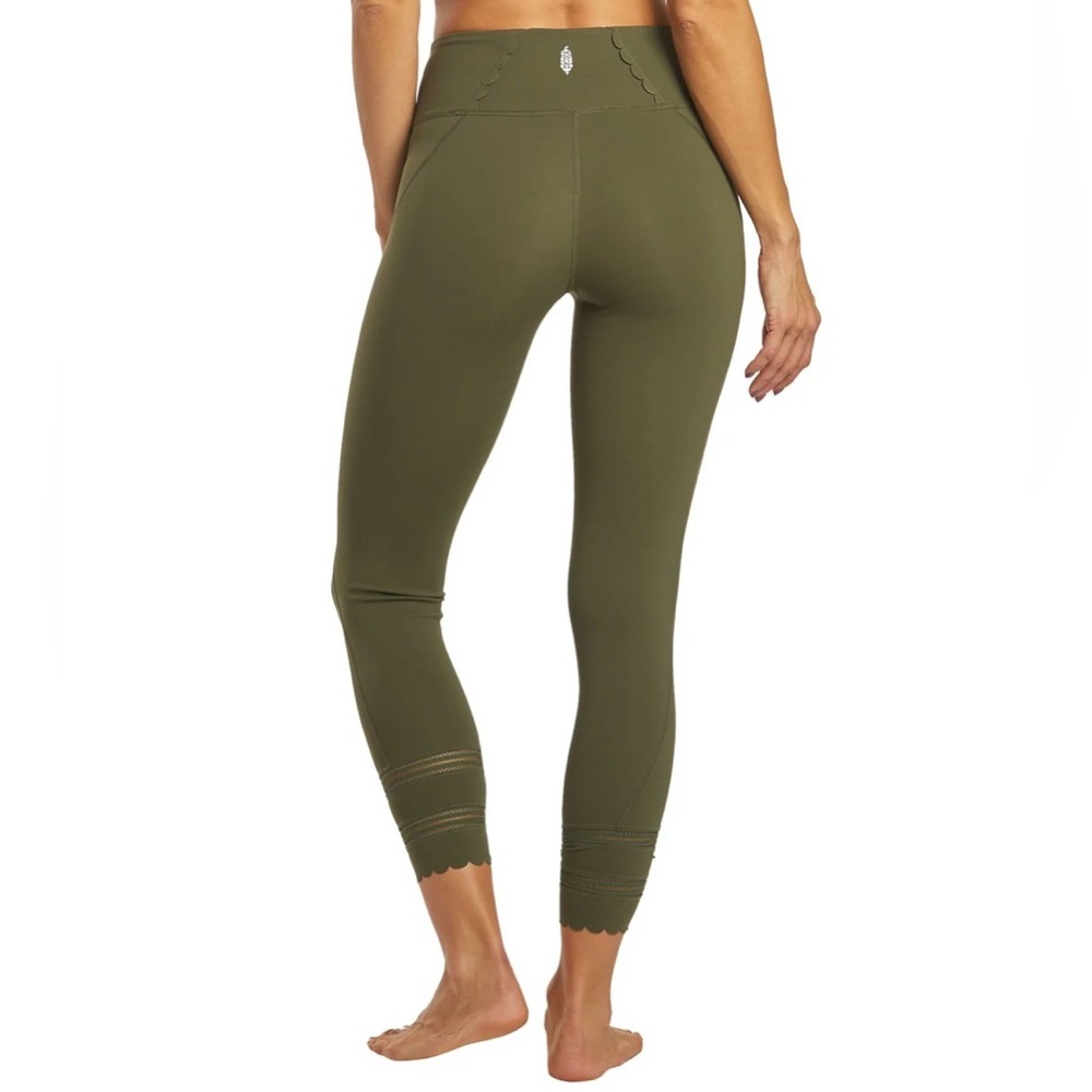 FP Movement Genesis High Waisted Scalloped Crop Leggings Size M